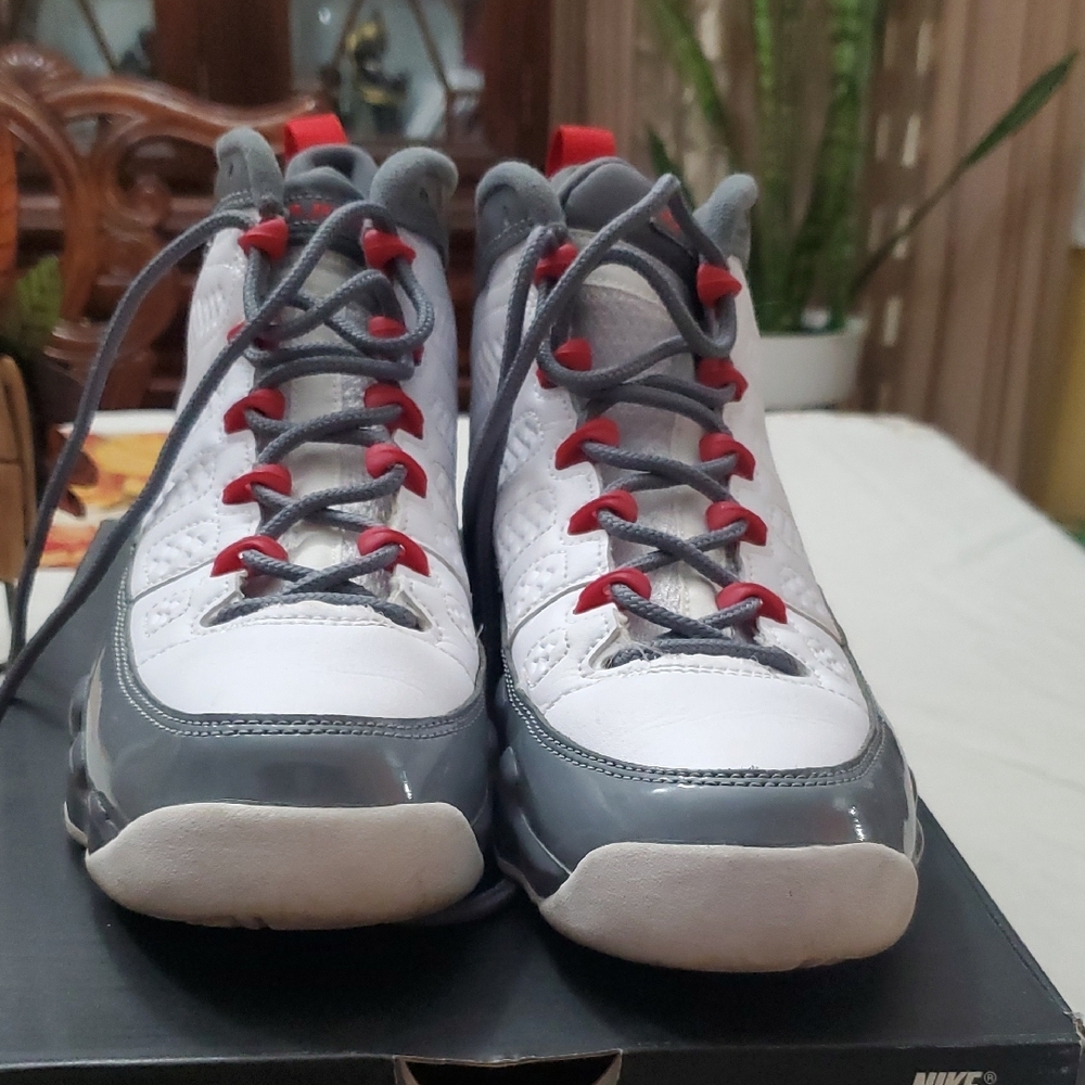 Nike White and Gray Sneakers
